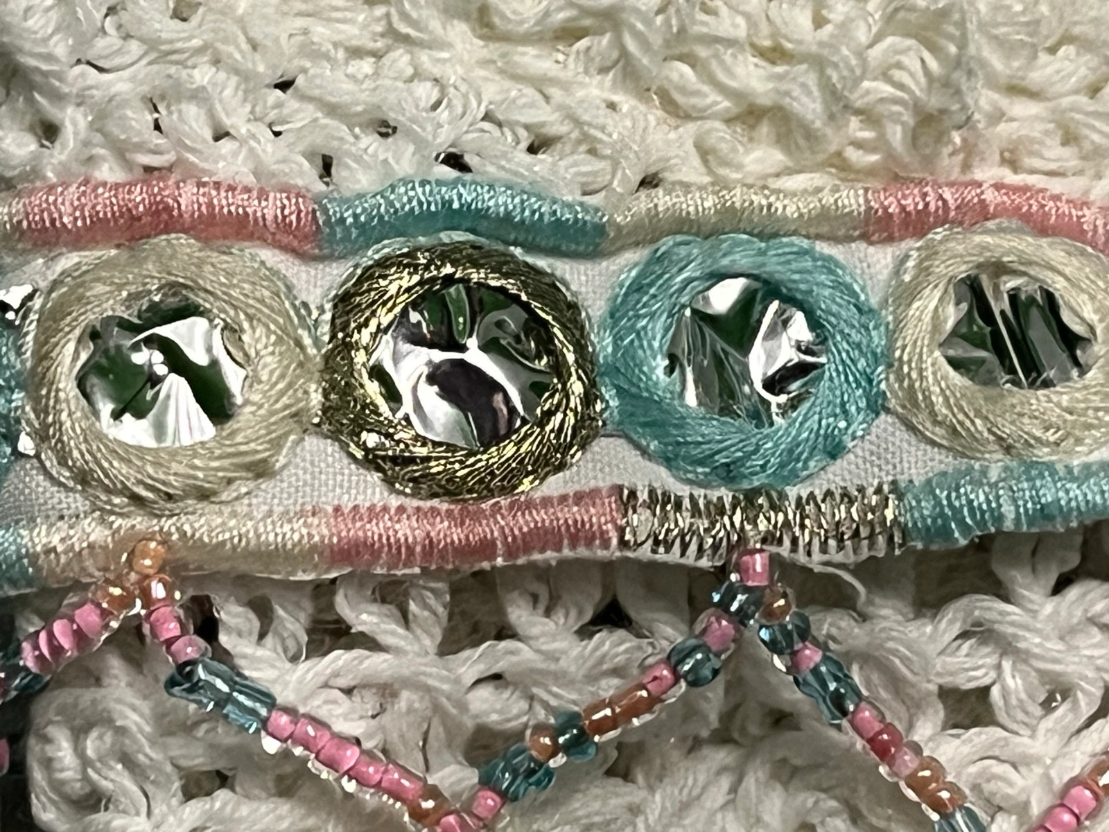 Top de crochê com contas e bolinhas – photo 4